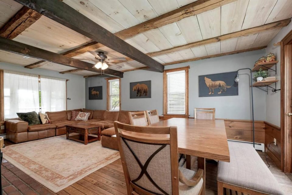 Cozy NH Retreat l HOT TUB 25min to Loon House in Campton