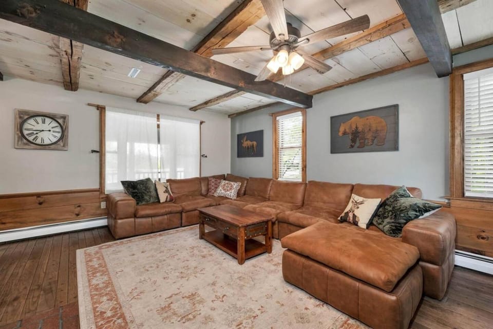 Cozy NH Retreat l HOT TUB 25min to Loon House in Campton