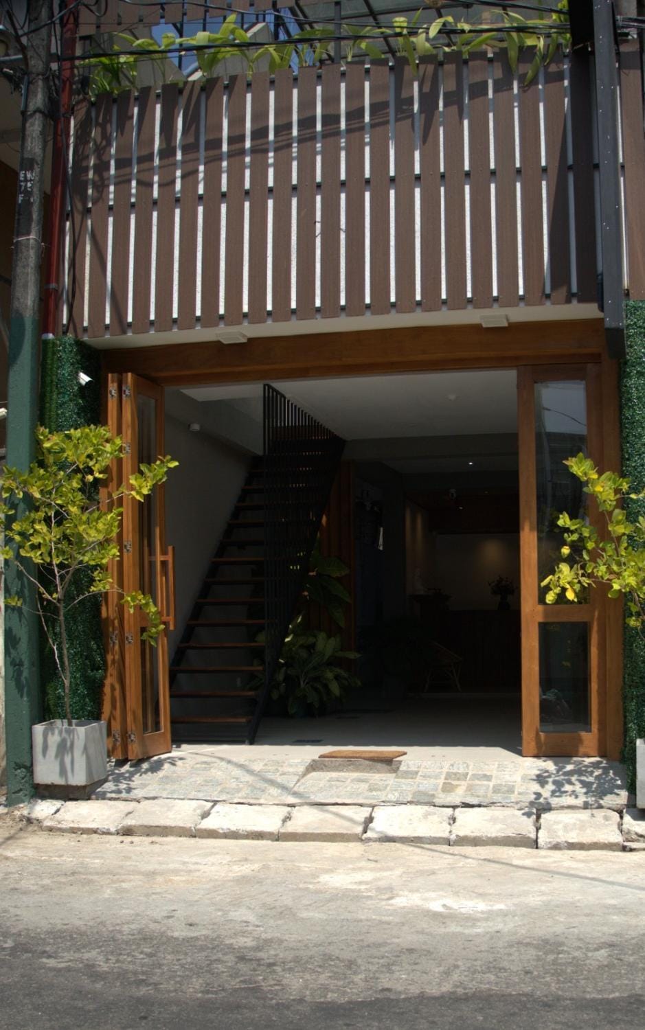 Property building, Facade/entrance, Day