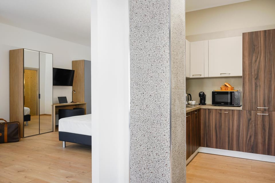 Bed, Kitchen or kitchenette, Photo of the whole room, Bedroom, stove, wardrobe