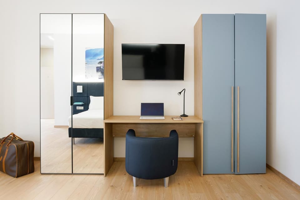 TV and multimedia, Seating area, wardrobe