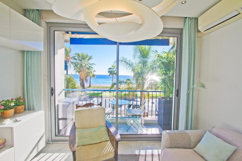 Living room, Sea view