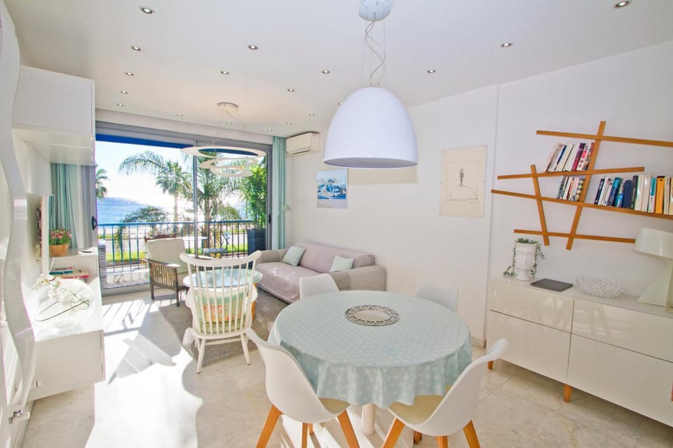 Living room, Sea view