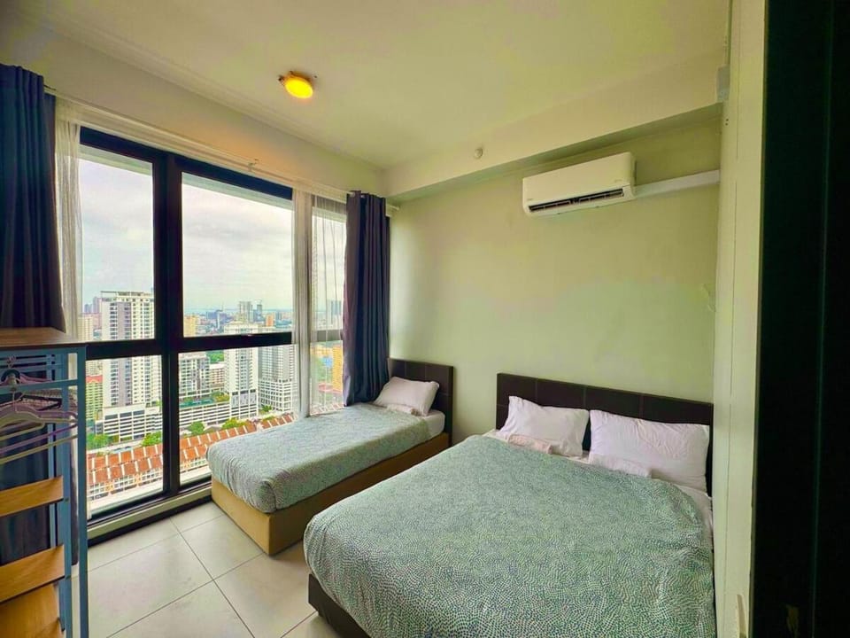 Elegant 3BR Luxury City View Comfortable for 10 Apartment in George Town