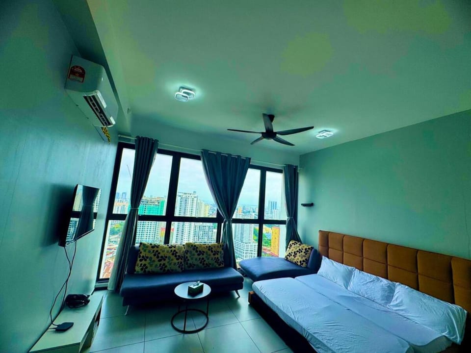 Elegant 3BR Luxury City View Comfortable for 10 Apartment in George Town