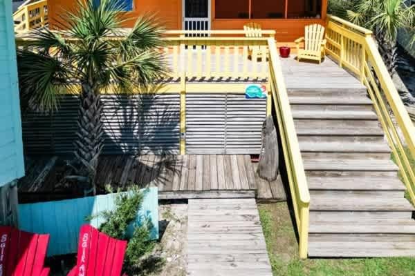 Pet Friendly Gulf Shrimp N Cape behind TradingPost- Beach Access House in Florida