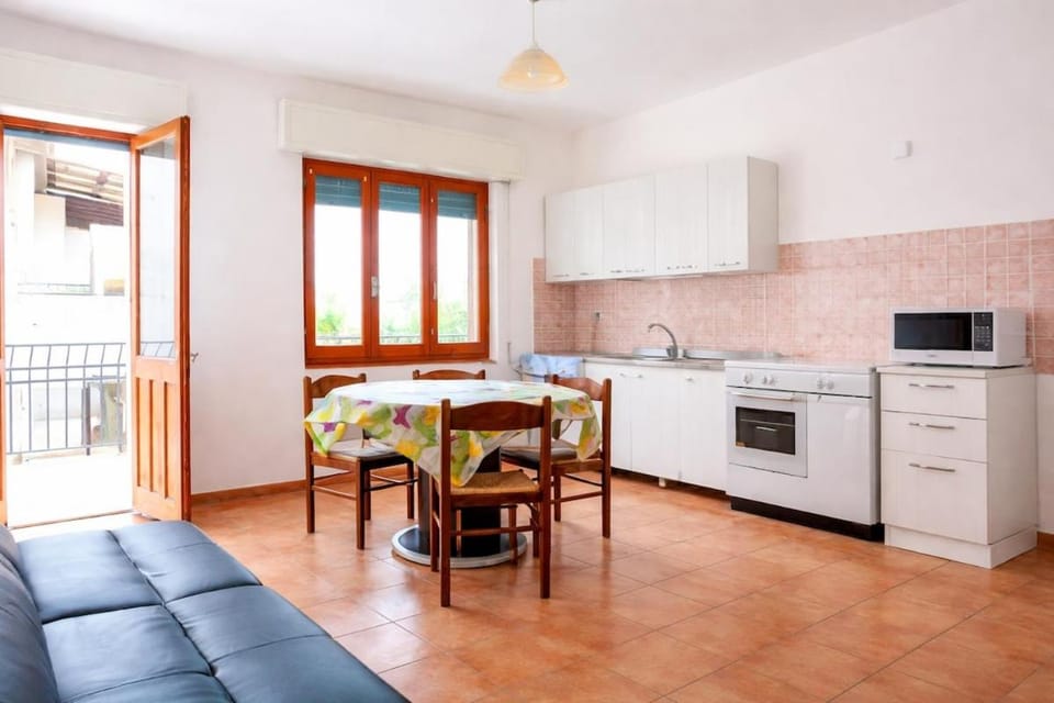 Dining area, oven, stove