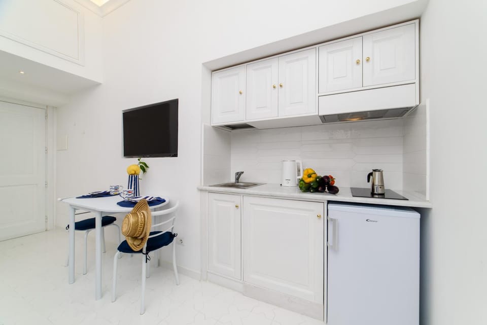 TV and multimedia, Kitchen or kitchenette, Dining area