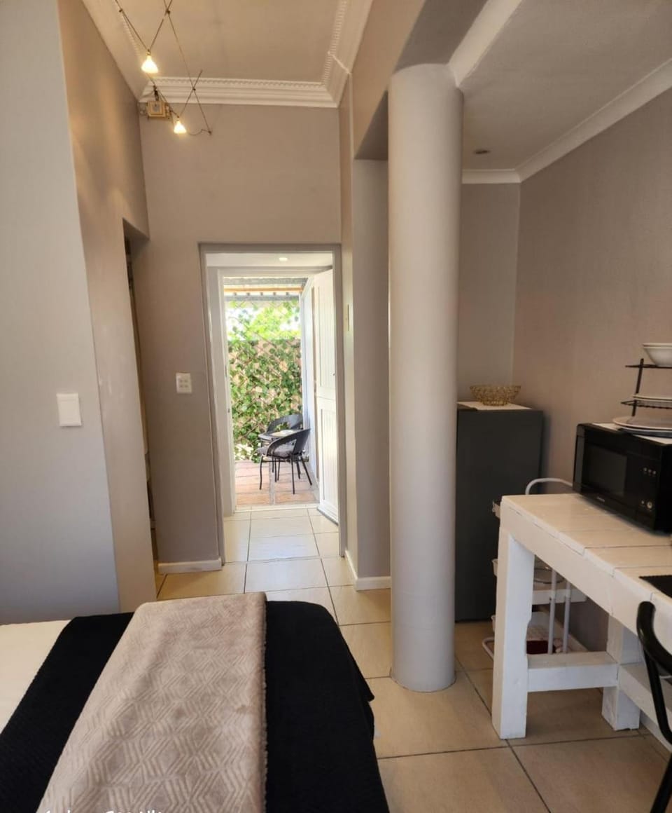 Kitchen or kitchenette, Photo of the whole room, Seating area