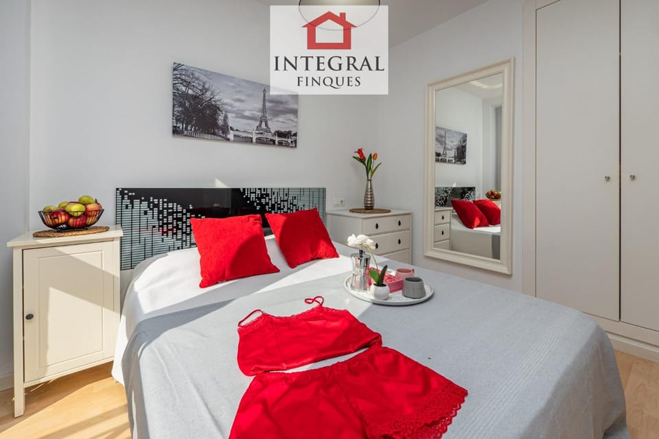 Bed, Night, Photo of the whole room, Bedroom, Sunrise, storage, wardrobe