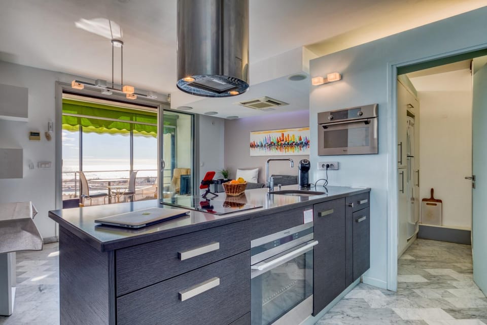 Kitchen or kitchenette, Living room