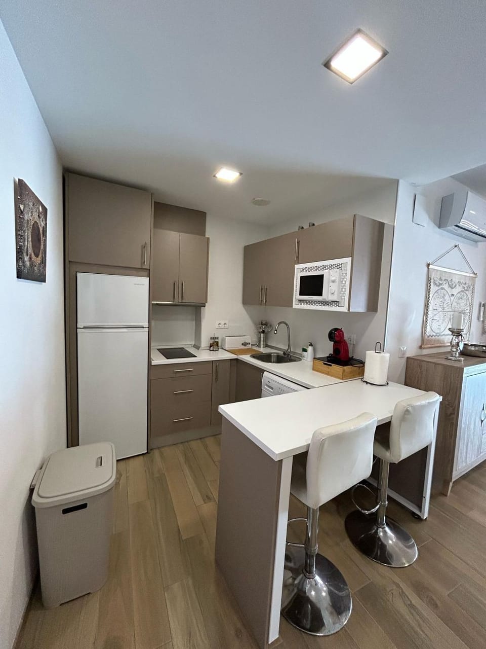 Kitchen or kitchenette, Living room