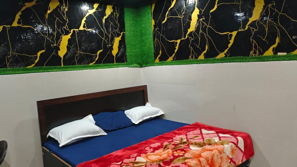Krishan kriPa Dhaam near bihari ji temple 400mtr Bed and Breakfast in Uttar Pradesh