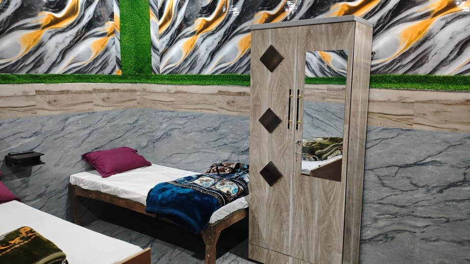 Krishan kriPa Dhaam near bihari ji temple 400mtr Bed and Breakfast in Uttar Pradesh