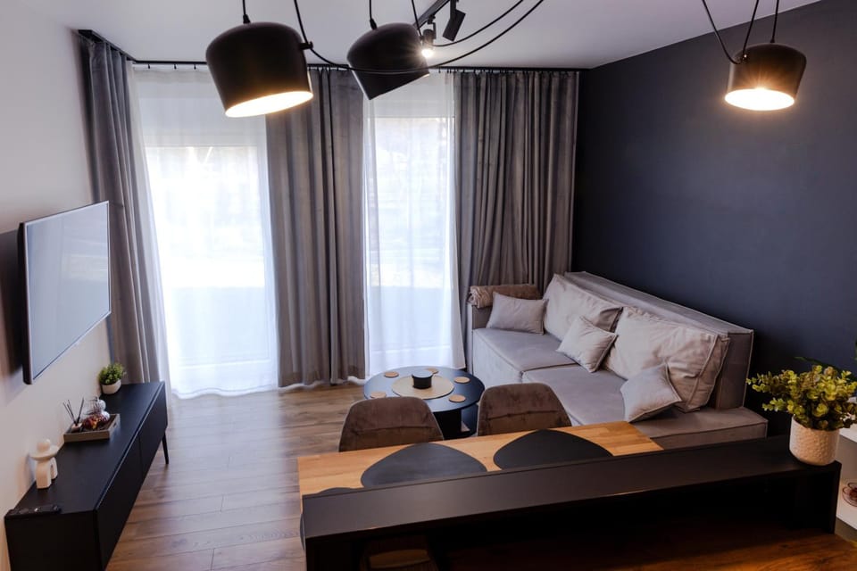 TV and multimedia, Living room, Seating area, Bedroom