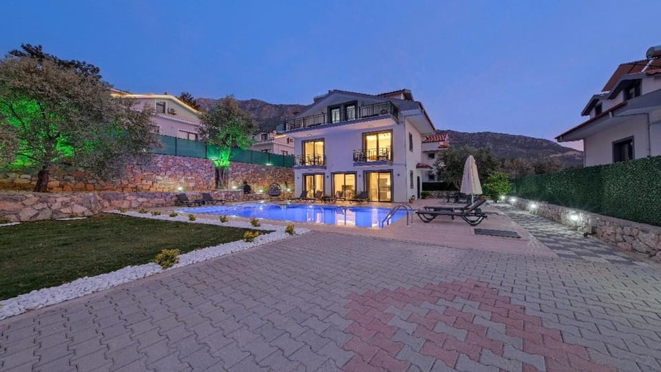 Property building, Swimming pool
