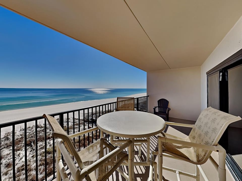 Balcony/Terrace, Seating area, Dining area, Beach, Sea view