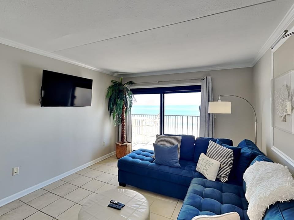 TV and multimedia, View (from property/room), Living room, Seating area, Sea view, furniture