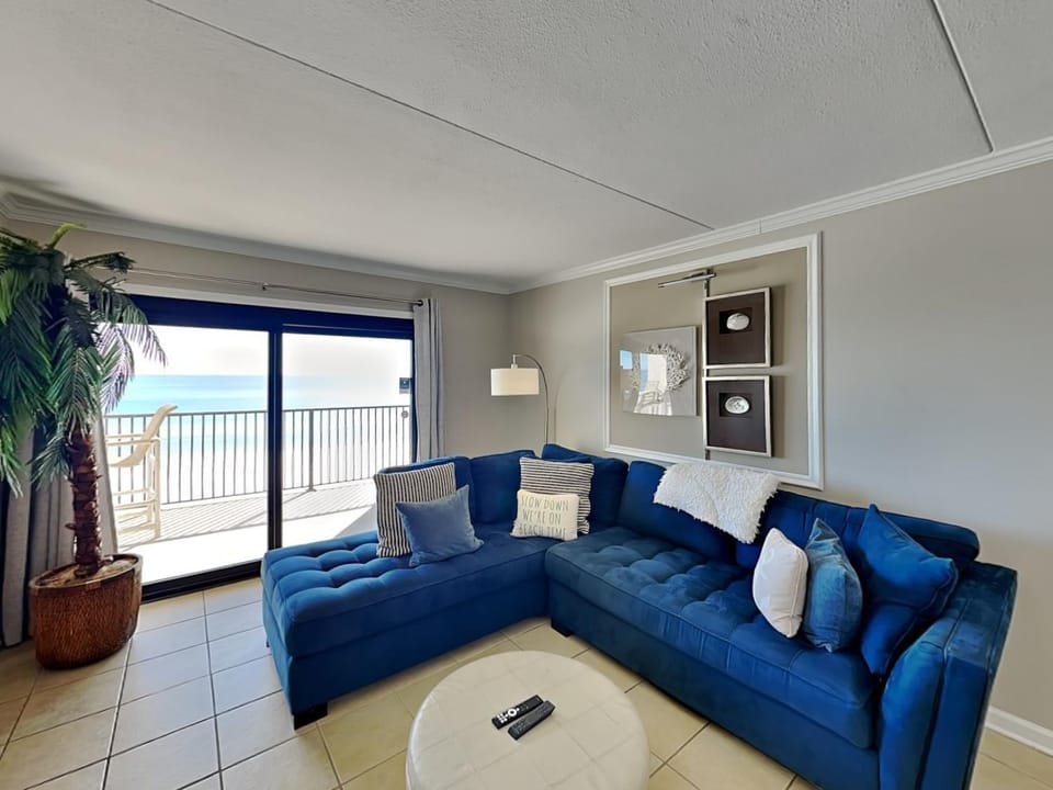 Balcony/Terrace, Living room, Seating area, Sea view, furniture