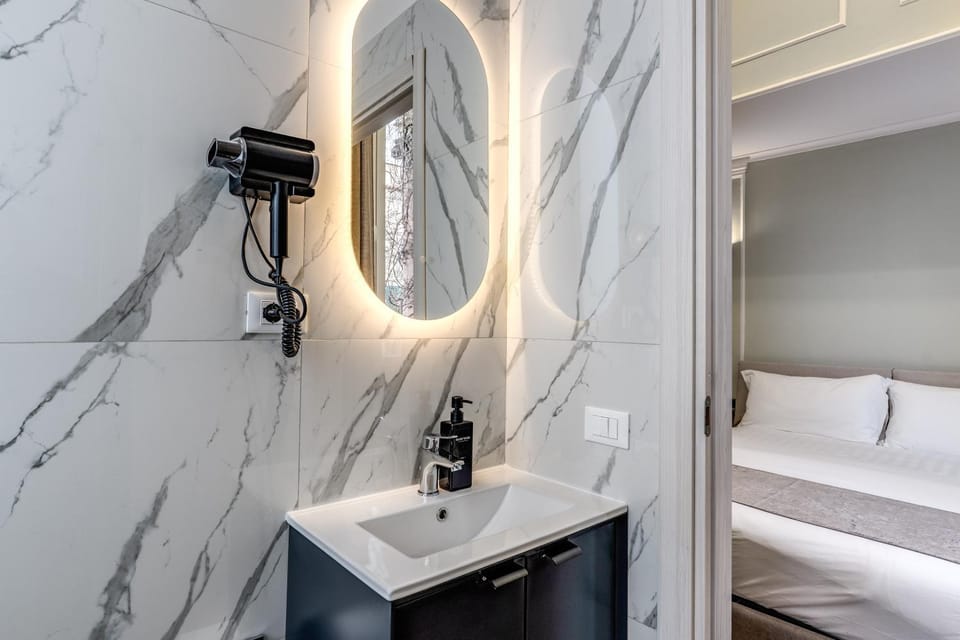 Bed, Bathroom, Photo of the whole room, towels