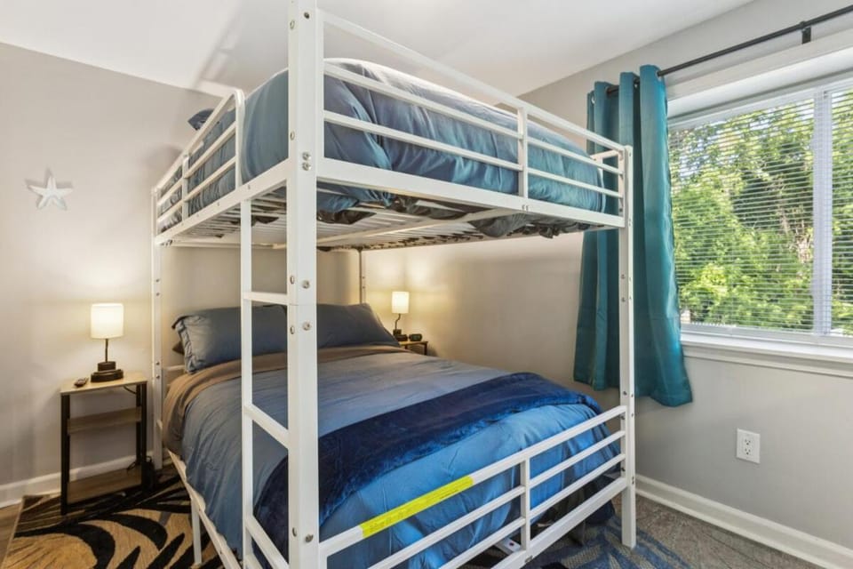 Spacious Beach Styled Oasis 3BR 2BA Pet Friendly Apartment in Kansas City