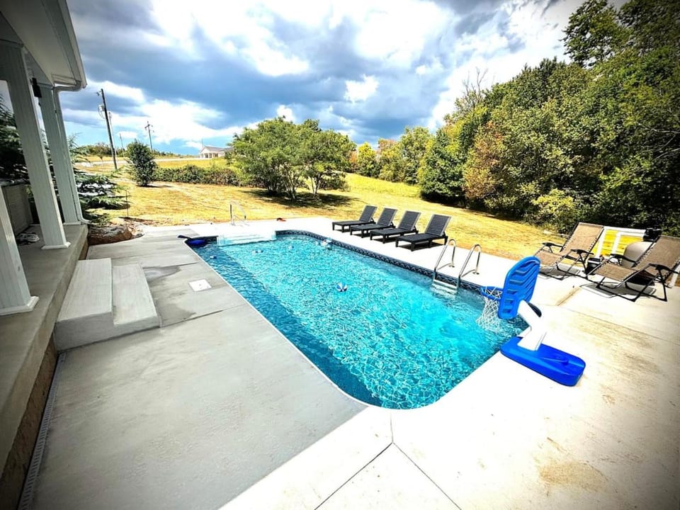 Swimming pool