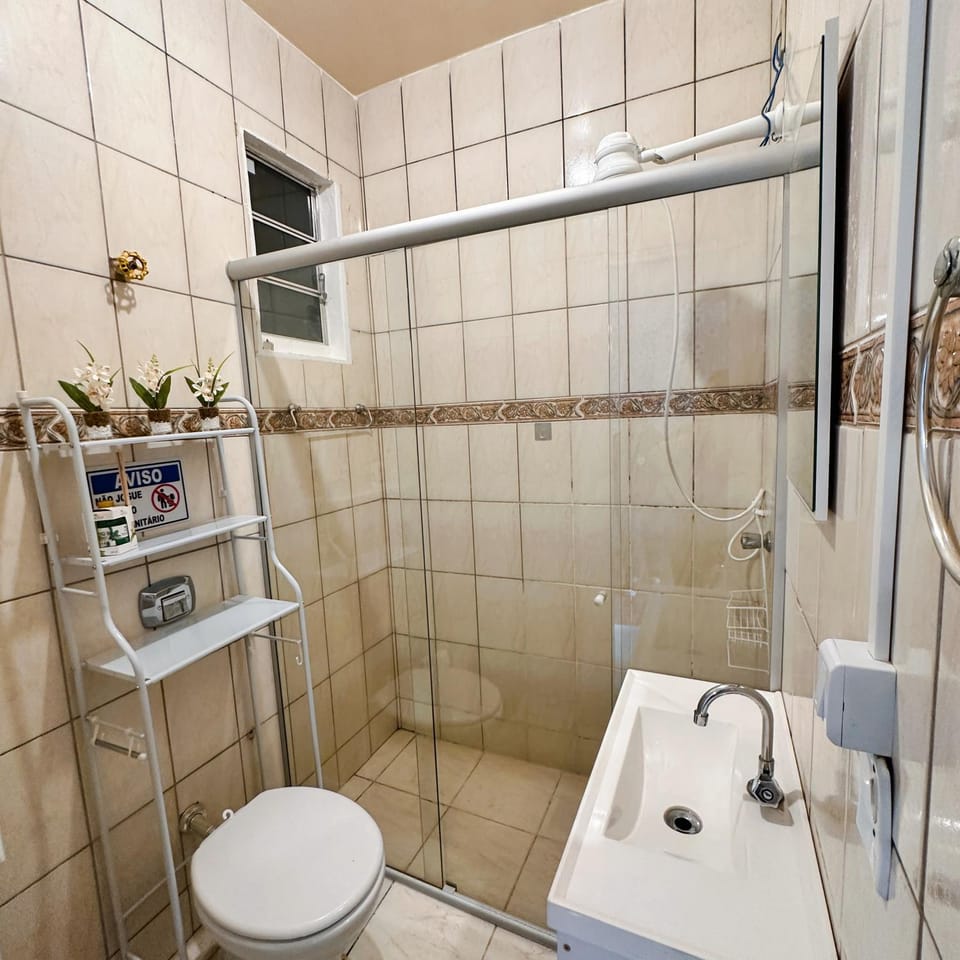 Bathroom, towels