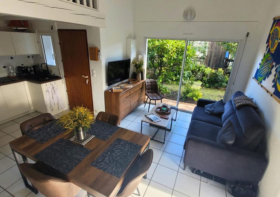 Living room, Seating area, Dining area, Garden view