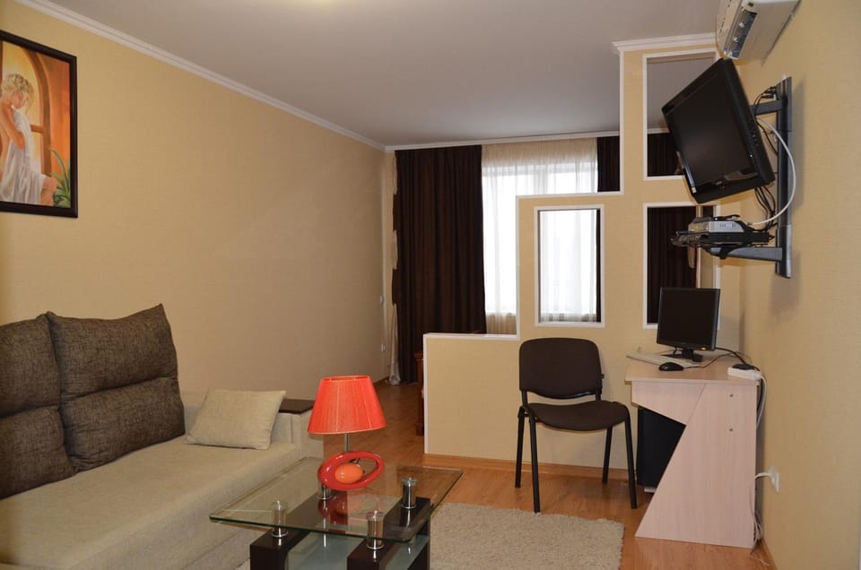 TV and multimedia, Living room, Seating area, Area and facilities