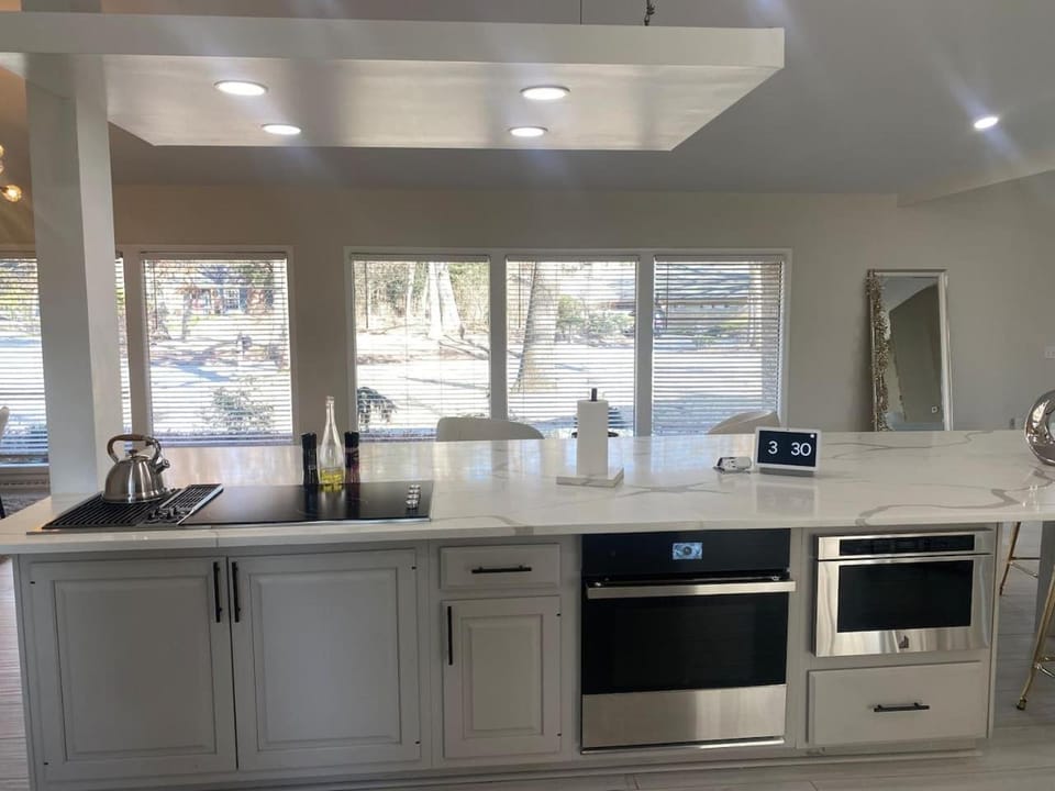 Ranch Style w firepit and big backyard TV Room House in Rockford