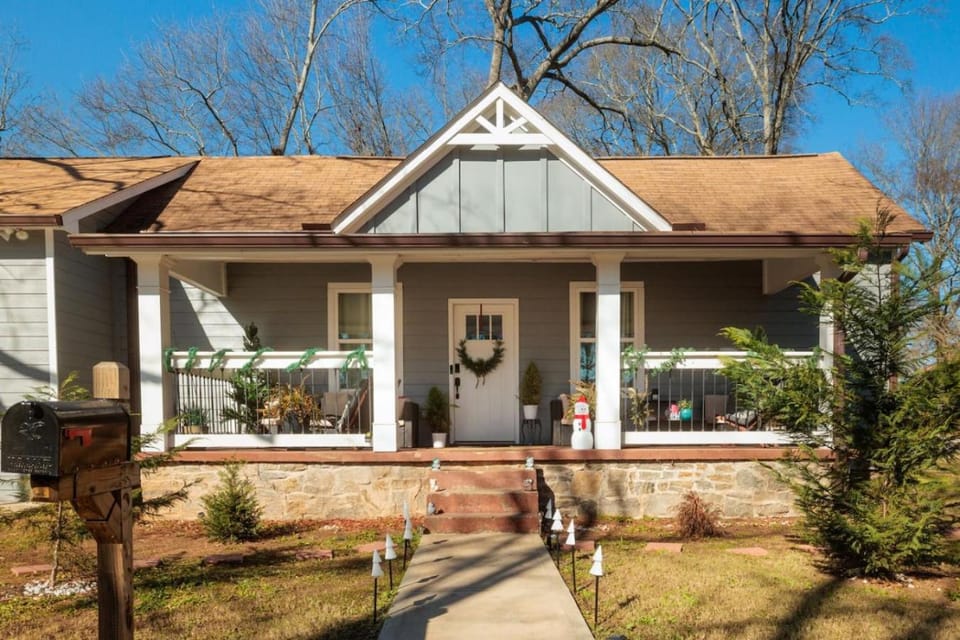 The Entertainment House Sleeps 8 Near Mall House in Lithonia