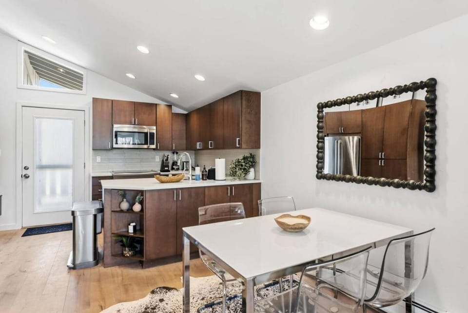 Remodeled 2BR Condo Walk to Lionshead Village House in Vail