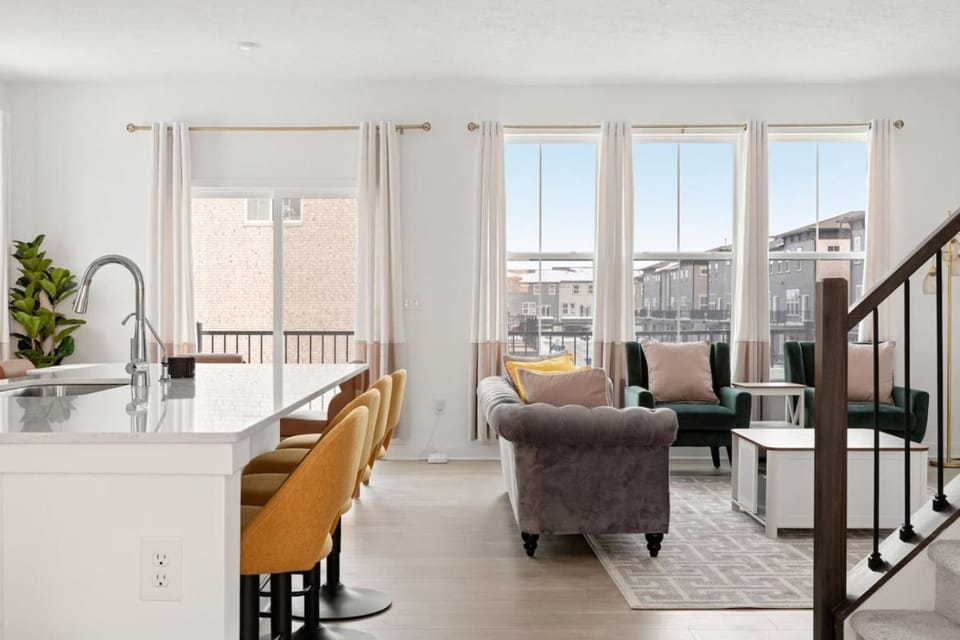 View (from property/room), Living room, Seating area