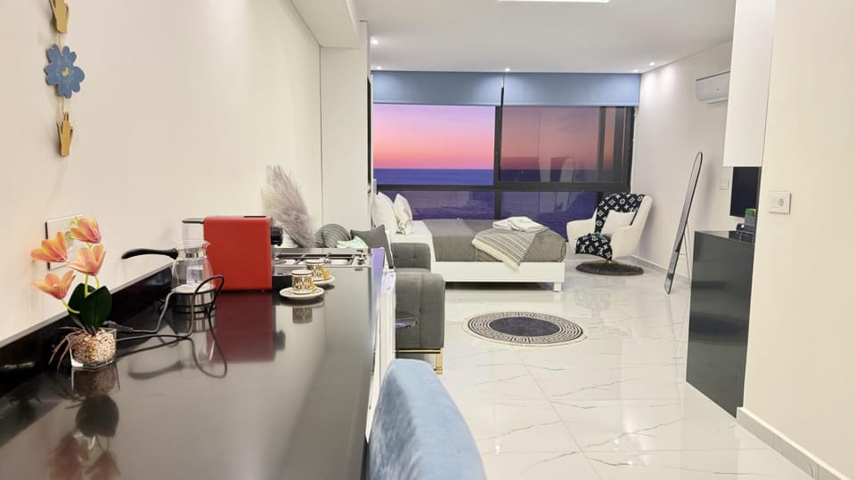 TV and multimedia, Coffee/tea facilities, Living room, Bedroom