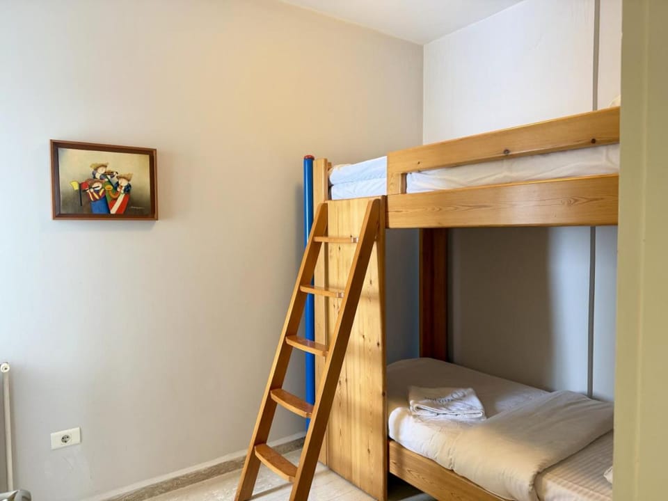 Photo of the whole room, Bedroom, bunk bed