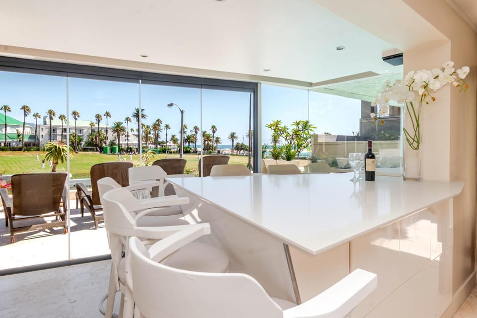Little Piece of Heaven Coastal Mountain View Residence with Plunge Pool Apartment in Camps Bay