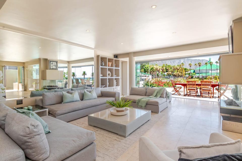 Little Piece of Heaven Coastal Mountain View Residence with Plunge Pool Apartment in Camps Bay