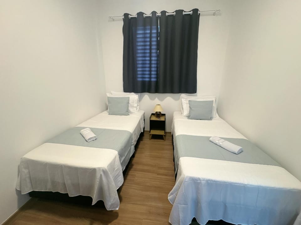 Apto com piscina | Suíte, ar e escritório Apartment in State of Paraná