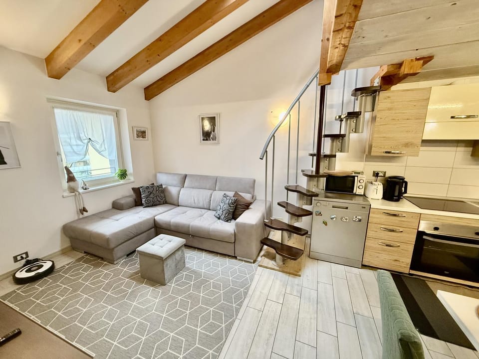 Communal lounge/ TV room, Kitchen or kitchenette, Living room