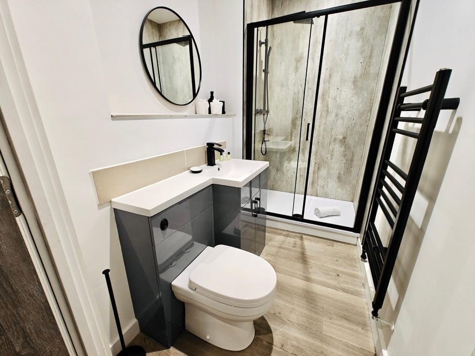 Shower, Toilet, Bathroom, towels
