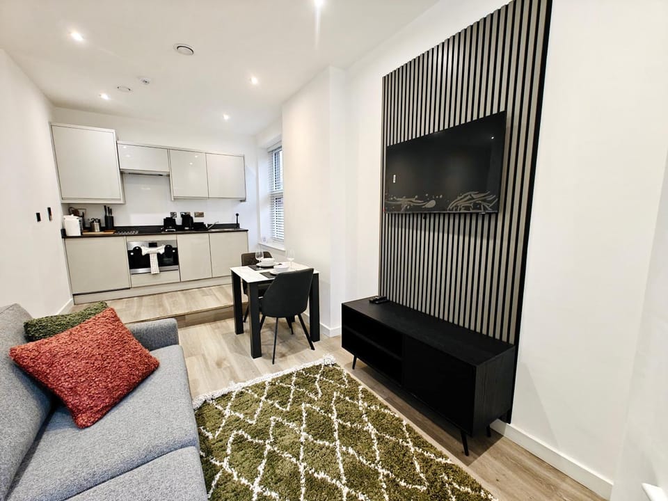 TV and multimedia, Living room, Seating area, Dining area