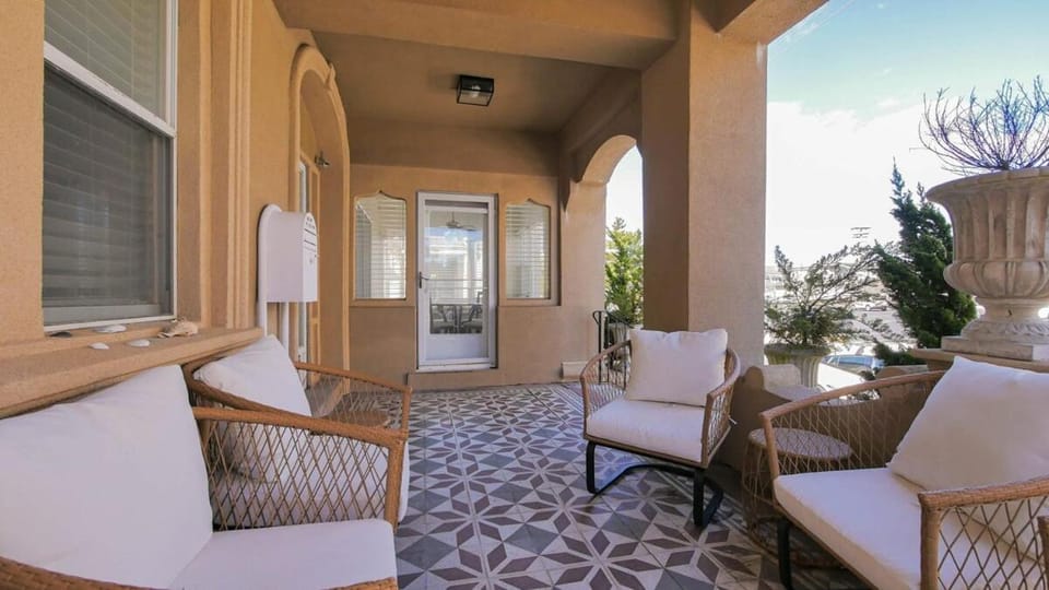 8BR 5BA Entire Luxe Beach Estate House in Ventnor City