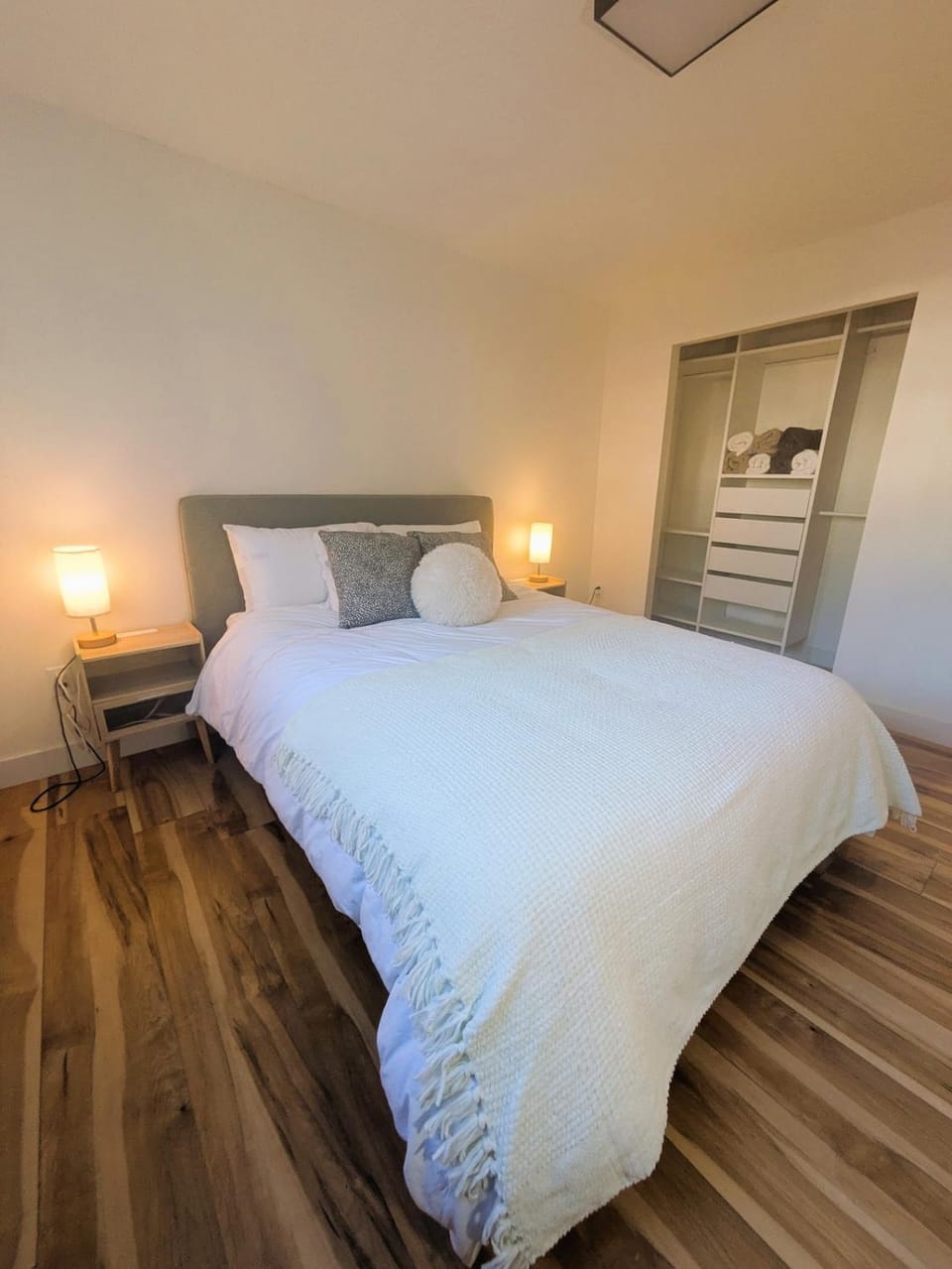 2 bedroom suite close to Main and Skytrain Apartment in Vancouver