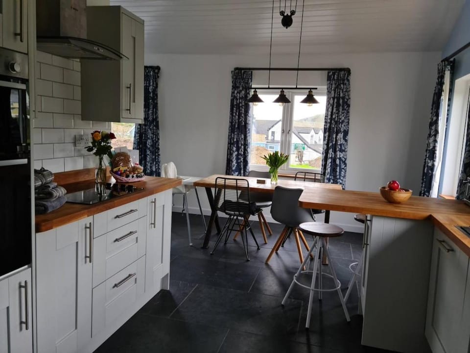 Kitchen or kitchenette, Dining area, dishwasher, oven, pet friendly, stove