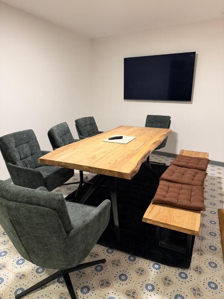 Communal lounge/ TV room