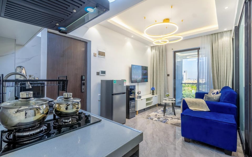 Kitchen or kitchenette, Living room, Seating area, Dining area