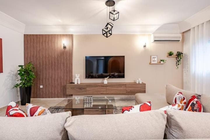 Moderne, 2 CH, Fibre optique, AC Garage Ascenseur Apartment in Rabat