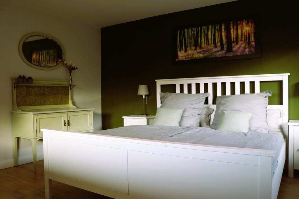 Bed, Bedroom