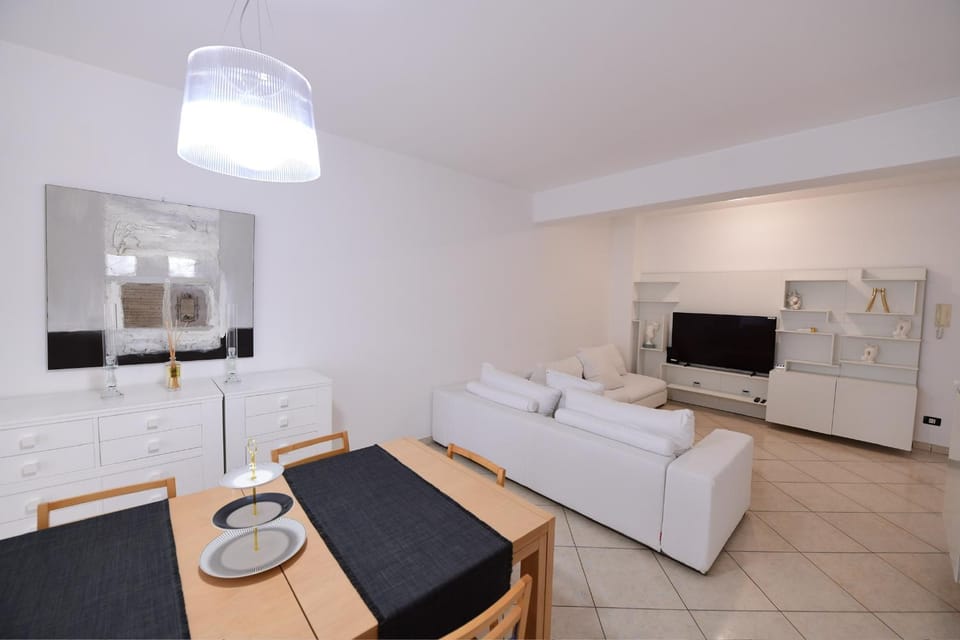 Communal lounge/ TV room, TV and multimedia, Living room