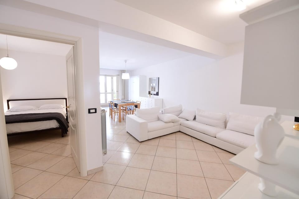 Living room, Photo of the whole room